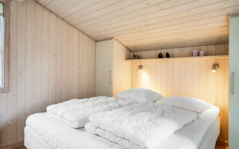 Hildburg - 1.5Km from the Sea: Legna, Camera Da Letto, Letto, Interior Design, Soffitto, Pavimento, Camera, Bedding, Lenzuolo, Mobilia