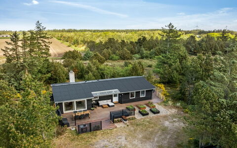 Noralee - 3.5Km from the Sea: Soffitto, Pavimentazione, Interior Design, Pavimento, Materiale Composito, Mobilia, Ricorrere, Hotel, Design, Illuminazione Diurna