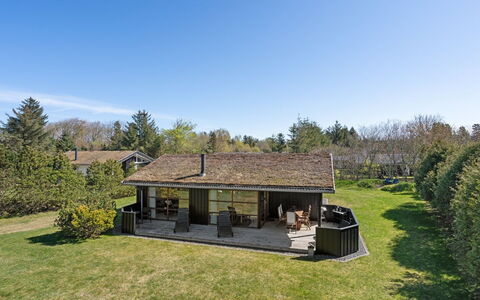 Jelin - 2.5Km from the Sea: Tetto, Casa, Casa, Villetta, Raccordo, Estate, Driveway, Edifici Giardino, Cortile, Capannone