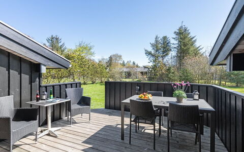 Jelin - 2.5Km from the Sea: Tetto, Casa, Casa, Villetta, Raccordo, Estate, Driveway, Edifici Giardino, Cortile, Capannone