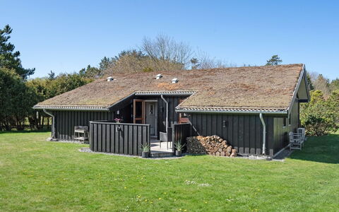 Jelin - 2.5Km from the Sea: Tetto, Casa, Casa, Villetta, Raccordo, Estate, Driveway, Edifici Giardino, Cortile, Capannone