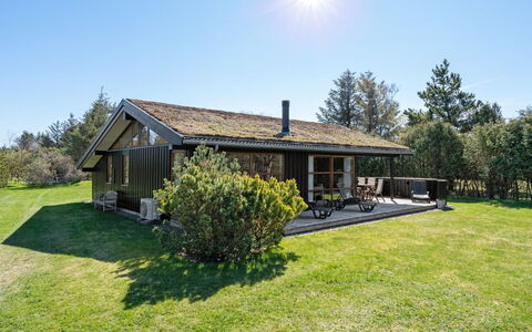 Jelin - 2.5Km from the Sea: Tetto, Casa, Casa, Villetta, Raccordo, Estate, Driveway, Edifici Giardino, Cortile, Capannone