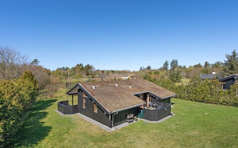 Jelin - 2.5Km from the Sea: Tetto, Casa, Casa, Villetta, Raccordo, Estate, Driveway, Edifici Giardino, Cortile, Capannone