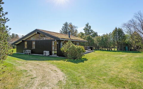 Jelin - 2.5Km from the Sea: Tetto, Casa, Casa, Villetta, Raccordo, Estate, Driveway, Edifici Giardino, Cortile, Capannone