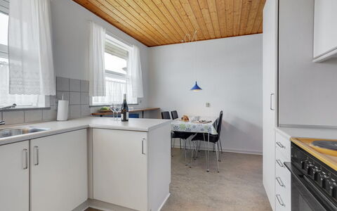 Otte - 500M from the Sea: Cucina, Interior Design, Pavimentazione, Controsoffitto, Soffitto, Legna, Pavimento, Mobilia, Elettrodomestico Da Cucina, Cabinetry