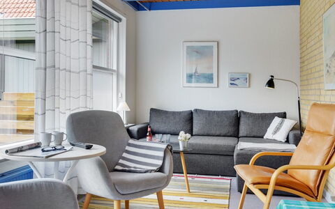 Otte - 500M from the Sea: Mobilia, Interior Design, Pavimentazione, Legna, Sedia, Pavimento, Appartamento, Soggiorno, Camera, Divano
