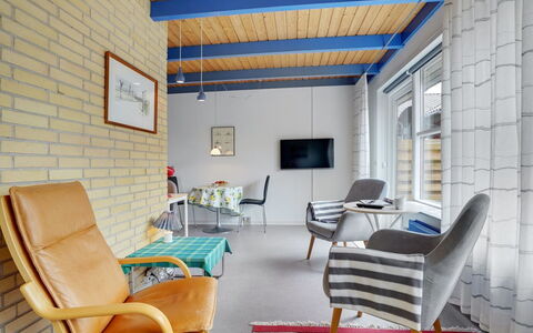 Otte - 500M from the Sea: Mobilia, Legna, Interior Design, Pavimentazione, Sedia, Pavimento, Soffitto, Camera, Soggiorno, Color Legno