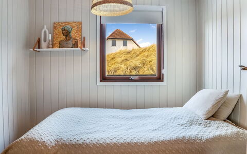 Kiina - 100M from the Sea: Camera Da Letto, Legna, Interior Design, Letto, Pavimento, Pavimentazione, Bedding, Lenzuolo, Biancheria, Soffitto