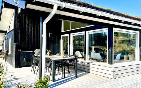 Nilson - 1.4Km from the Sea: Legna, Pavimentazione, Interior Design, Pavimento, Mobilia, Pavimento In Legno, Camera, Soffitto, Color Legno, Latifoglie