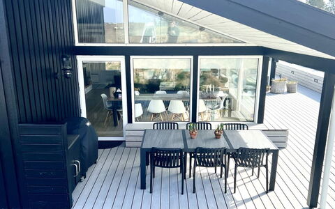 Nilson - 1.4Km from the Sea: Legna, Tetto, Casa, Villetta, Porta, Casa, Raccordo, Lotto, Edifici Giardino, Capannone