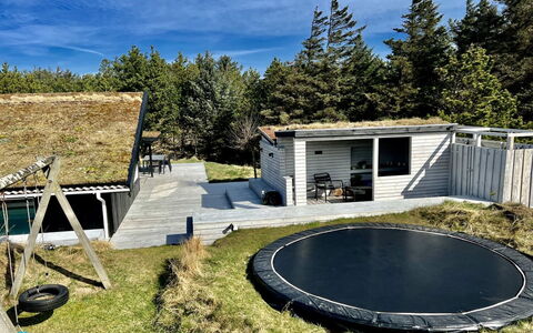 Nilson - 1.4Km from the Sea: Villetta, Backyard, Cortile, Edifici Giardino, Capannone, Raccordo, Mobili Da Esterno, Log Cabin, Struttura Esterna, Baracca