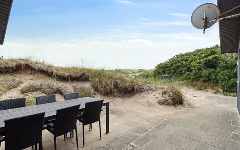 Aghe - 250M from the Sea: Legna, Tetto, Architettura, Casa, Casa, Villetta, Raccordo, Latifoglie, Pendenza, Estate