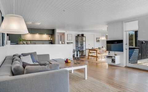 Rutha - 45M from the Sea: Mobilia, Interior Design, Pavimentazione, Pavimento, Divano, Legna, Soffitto, Soggiorno, Camera, Pavimento In Legno