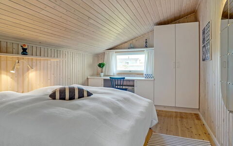 Rutha - 45M from the Sea: Interior Design, Legna, Soffitto, Camera Da Letto, Pavimentazione, Pavimento, Letto, Mobilia, Lampada, Camera