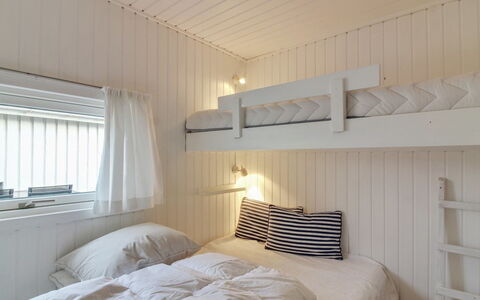 Rutha - 45M from the Sea: Letto, Camera Da Letto, Legna, Lenzuolo, Bedding, Interior Design, Pavimento, Soffitto, Biancheria, Pavimentazione