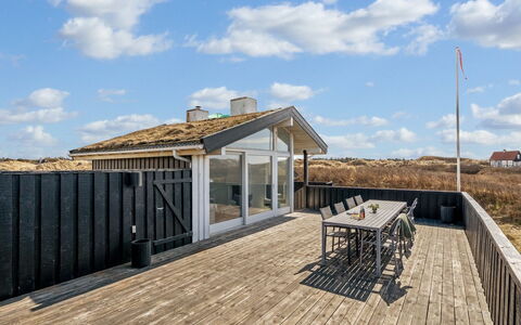 Rutha - 45M from the Sea: Cielo, Legna, Architettura, Tetto, Casa, Villetta, Materiale Composito, Plank, Latifoglie, Porta