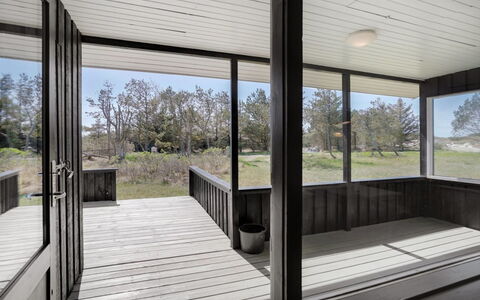 Melisande - 950M from the Sea: Tetto, Casa, Lotto, Casa, Villetta, Estate, Edifici Giardino, Shade, Log Cabin, Landscaping