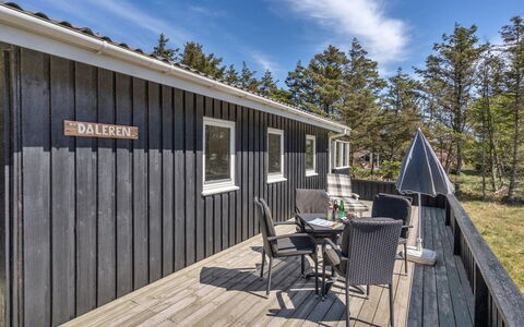 Melisande - 950M from the Sea: Tetto, Casa, Lotto, Casa, Villetta, Estate, Edifici Giardino, Shade, Log Cabin, Landscaping