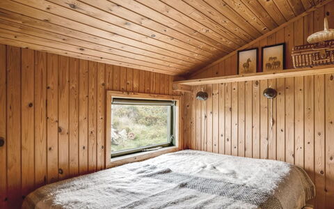Hunved - 500M from the Sea: Camera Da Letto, Legna, Interior Design, Soffitto, Letto, Pavimentazione, Pavimento, Lenzuolo, Bedding, Camera