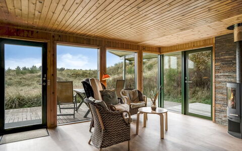 Hunved - 500M from the Sea: Legna, Mobilia, Pavimento In Legno, Soffitto, Latifoglie, Sedia, Color Legno, Plank, Portico, Villetta