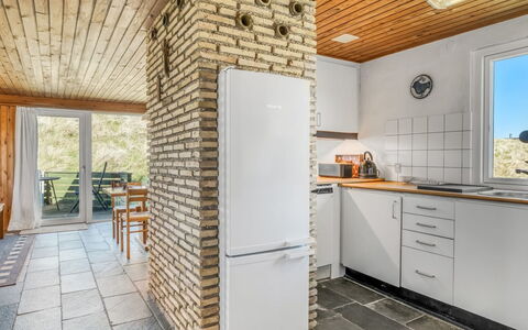 Thorid - 200M from the Sea: Parete, Pavimentazione, Legna, Cucina, Interior Design, Pavimento, Soffitto, Mobilia, Controsoffitto, Elettrodomestico Da Cucina