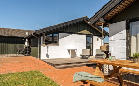 Thorid - 200M from the Sea: Legna, Tetto, Casa, Casa, Raccordo, Villetta, Porta, Deck, Shade, Portico