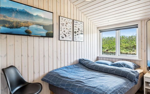 Ejnarine - 300M from the Sea: Legna, Camera Da Letto, Casa, Lenzuolo, Letto, Telaio Del Letto, Bedding, Latifoglie, Plank, Color Legno