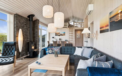 Ejnarine - 300M from the Sea: Legna, Interior Design, Mobilia, Divano, Soggiorno, Pavimentazione, Soffitto, Casa, Pavimento, Pavimento In Legno