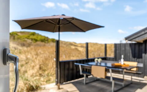 Ejnarine - 300M from the Sea: Mobilia, Mobili Da Esterno, Sedia, Latifoglie, Deck, Color Legno, Shade, Pavimento In Legno, Plank, Balcone