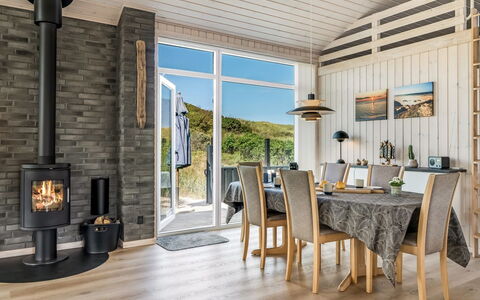 Ejnarine - 300M from the Sea: Legna, Pavimentazione, Interior Design, Mobilia, Pavimento, Pavimento In Legno, Soffitto, Casa, Porta, Soggiorno