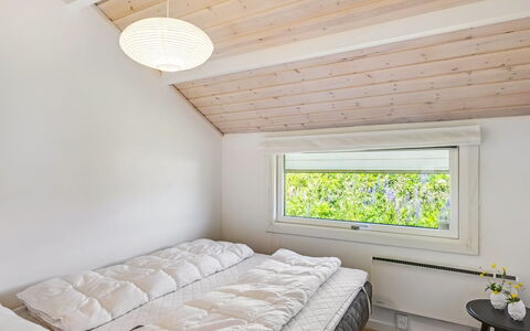 Ger - 200M from the Sea: Legna, Interior Design, Soffitto, Camera Da Letto, Letto, Pavimentazione, Pavimento, Illuminazione, Bedding, Lenzuolo