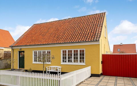 Caranus - 900M from the Sea: Appartamento, Shade, Balcone, Sedia, Recinzione, Mobili Da Esterno, Alluminio, Erba Sintetica