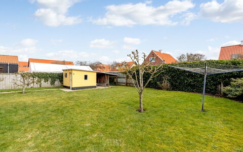 Caranus - 900M from the Sea: Appartamento, Shade, Balcone, Sedia, Recinzione, Mobili Da Esterno, Alluminio, Erba Sintetica