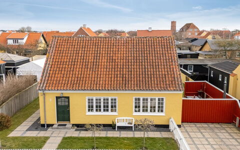 Caranus - 900M from the Sea: Appartamento, Shade, Balcone, Sedia, Recinzione, Mobili Da Esterno, Alluminio, Erba Sintetica