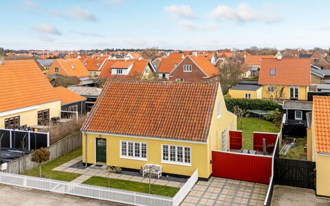 Caranus - 900M from the Sea: Appartamento, Shade, Balcone, Sedia, Recinzione, Mobili Da Esterno, Alluminio, Erba Sintetica