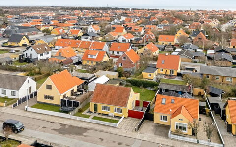 Caranus - 900M from the Sea: Zona Residenziale, Zona Urbana, Costruzione, Città, Tetto, Casa, Cittadina, Quartiere, Sobborgo, Architettura