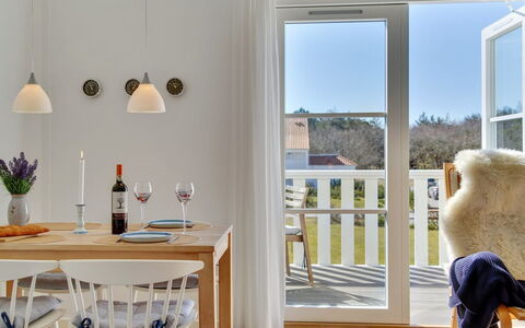 Aline - 1Km from the Sea: Mobilia, Interior Design, Pavimentazione, Legna, Pavimento, Sedia, Tavolo, Cucina & Sala Da Pranzo Tavolo, Camera, Sala Da Pranzo
