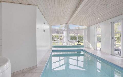 Toa - 600M from the Sea: Tetto, Casa, Lotto, Casa, Villetta, Estate, Edifici Giardino, Shade, Log Cabin, Landscaping
