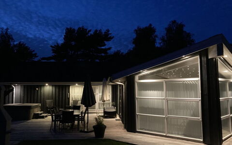 Toa - 600M from the Sea: Tetto, Casa, Lotto, Casa, Villetta, Estate, Edifici Giardino, Shade, Log Cabin, Landscaping