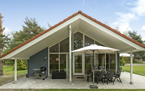 Heraldina - 800M from the Sea: Zona Residenziale, Tetto, Sobborgo, Driveway, Estate, Camino