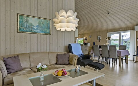 Heraldina - 800M from the Sea: Zona Residenziale, Tetto, Sobborgo, Driveway, Estate, Camino
