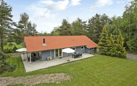 Heraldina - 800M from the Sea: Zona Residenziale, Tetto, Sobborgo, Driveway, Estate, Camino