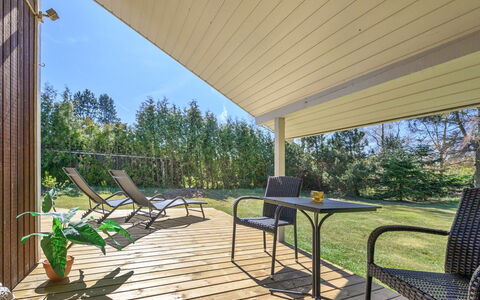 Wegher - 650M from the Sea: Tetto, Casa, Lotto, Casa, Villetta, Estate, Edifici Giardino, Shade, Log Cabin, Landscaping