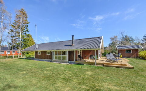 Wegher - 650M from the Sea: Tetto, Casa, Lotto, Casa, Villetta, Estate, Edifici Giardino, Shade, Log Cabin, Landscaping