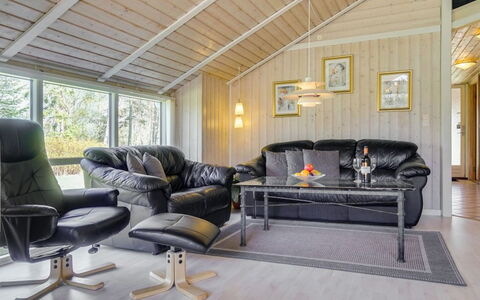 Wegher - 650M from the Sea: Tetto, Casa, Lotto, Casa, Villetta, Estate, Edifici Giardino, Shade, Log Cabin, Landscaping