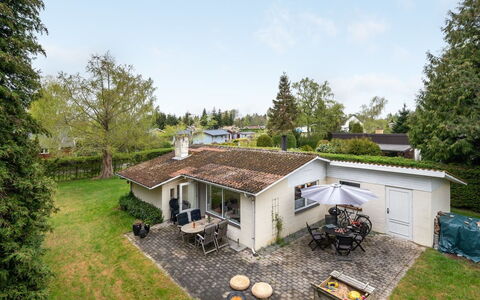 Arnulf - 400M from the Sea: Costruzione, Casa, Finestra, Casa, Tetto, Zona Residenziale, Arbusto, Villetta, Lotto