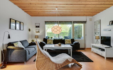 Arnulf - 400M from the Sea: Costruzione, Casa, Finestra, Casa, Tetto, Zona Residenziale, Arbusto, Villetta, Lotto