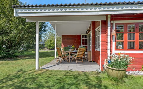 Berit - 700M from the Sea: Legna, Casa, Villetta, Casa, Tetto, Area Rurale, Raccordo, Log Cabin, Edifici Giardino, Latifoglie