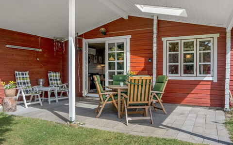 Berit - 700M from the Sea: Legna, Casa, Villetta, Casa, Tetto, Area Rurale, Raccordo, Log Cabin, Edifici Giardino, Latifoglie