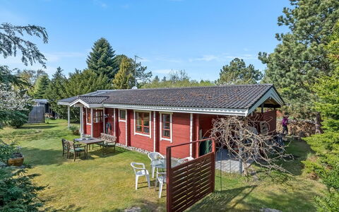 Berit - 700M from the Sea: Legna, Casa, Villetta, Casa, Tetto, Area Rurale, Raccordo, Log Cabin, Edifici Giardino, Latifoglie